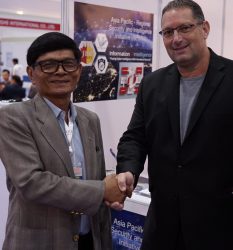 Marc Kahlberg CEO MKISC with LT. GEN. PIYAPHAN SIDOGBUAB Royal Thai Army